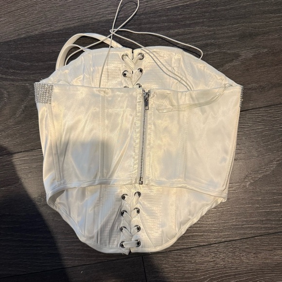 AKIRA White Satin Corset with Silver Zipper - Picture 2 of 3